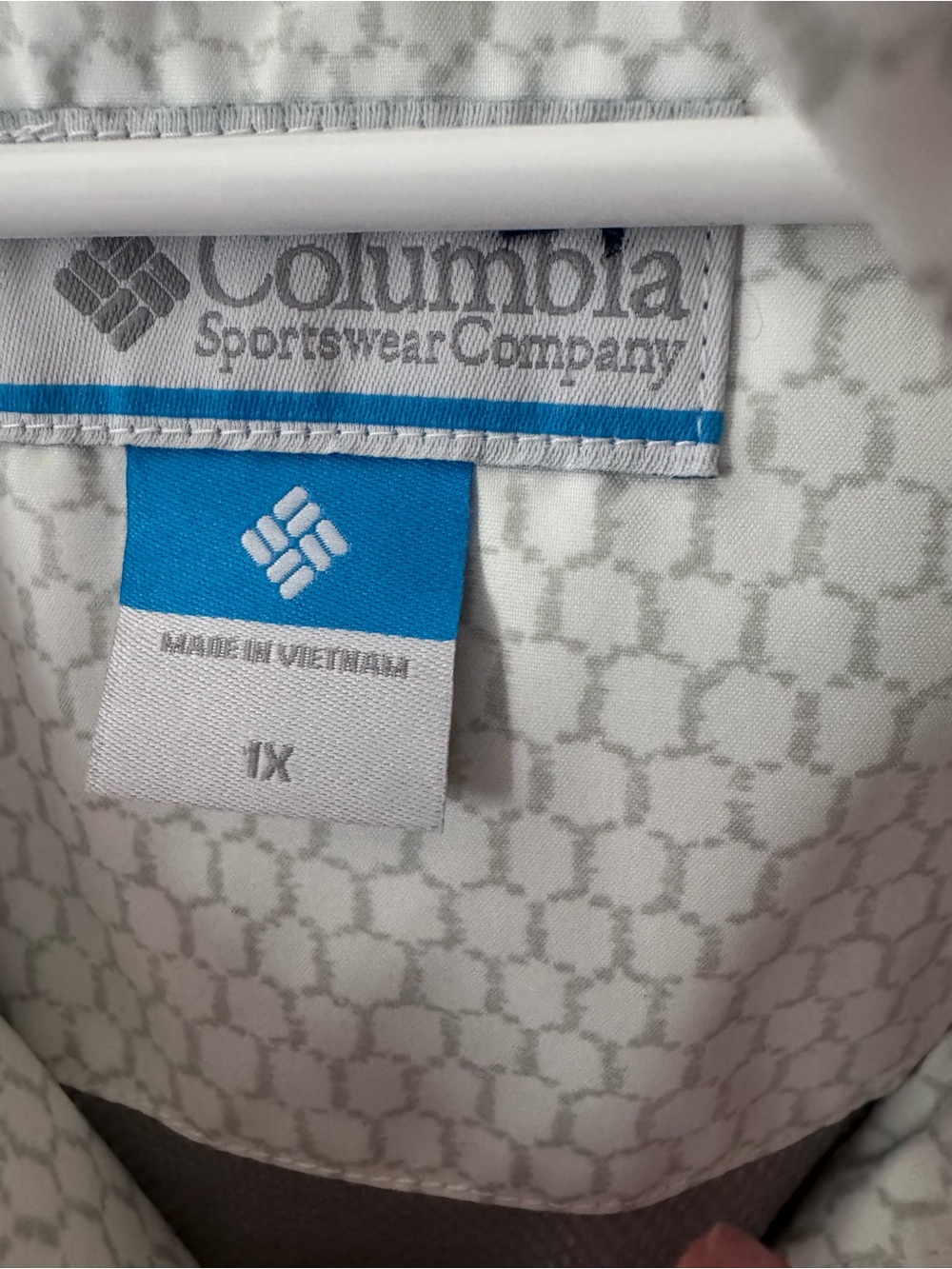 Columbia Women’s Light Gray Hooded Shell Jacket - Picture 4 of 4